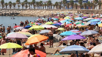Calor, tormentas, lluvia y viento ponen hoy en aviso a 13 CCAA