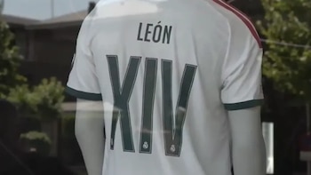 El Real Madrid pone a la venta una camiseta con el nombre del papa León XIV a un precio de 195 euros