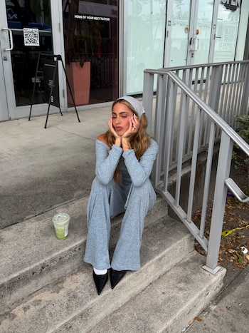 Tini Stoessel apareció en un estudio de tatuajes de Miami y el carrusel sugirió que sumó un nuevo diseño floral en una mano