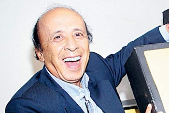Alfonso Lizarazo fue el creador y primer presentador de Sábados Felices, programa que marcó la historia del humor en la televisión colombiana. - crédito Universidad de los Andes