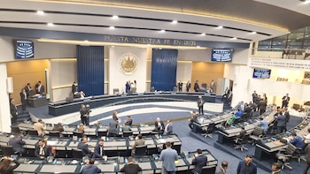 Más de 950 mil salvadoreños residentes fuera del país podrían elegir por primera vez a sus propios diputados en la Asamblea, con el cambio solicitado por el presidente Bukele./ (Jessica García)