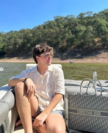 Rodrigo suele presumir su lujos