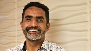 Considera que la polarización en