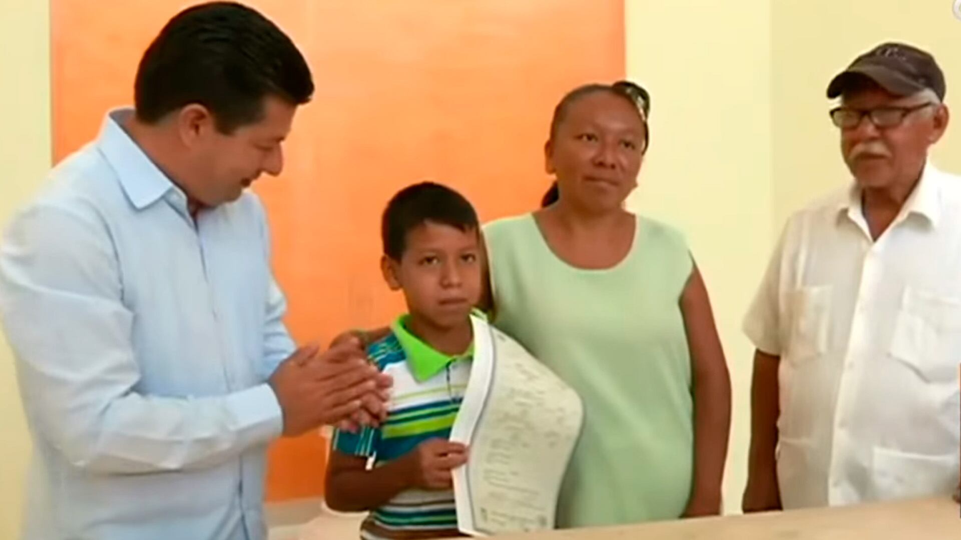 Pese a la falta de documentos y recursos, Salomón acudió solo al Registro Civil para reclamar su derecho a la identidad y poder inscribirse en la educación formal. (Captura de pantalla/ADN40)