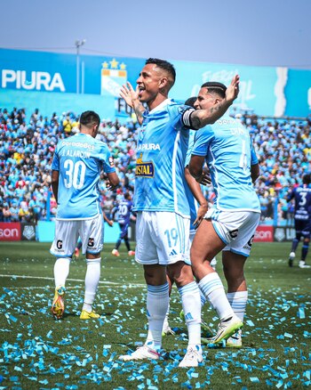 Yoshimar Yotún volvió a Sporting