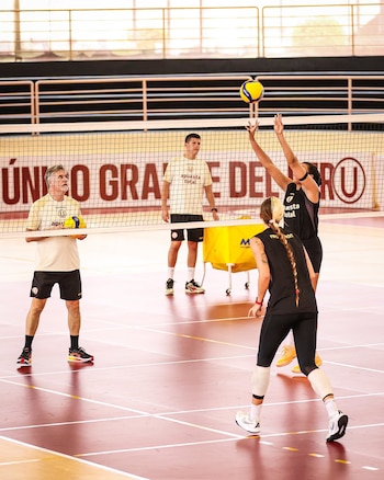 Universitario se alista para debutar en la Liga Peruana de Vóley 2026/27.