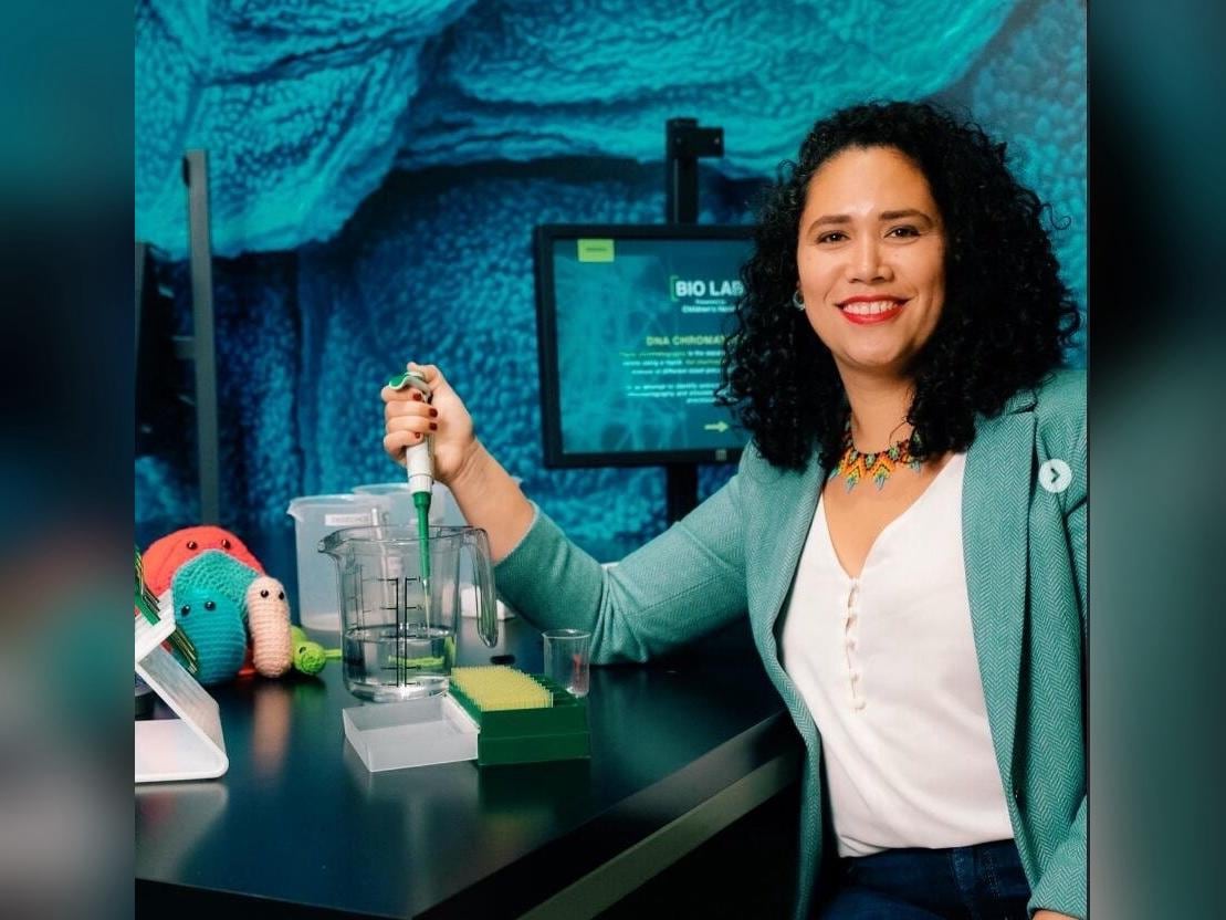 La investigadora colombiana desarrolla su trabajo académico en el campo de la Ingeniería Biomédica y el estudio de los microorganismos -crédito @anaerobias/Instagram