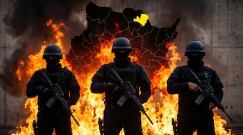 Tres hombres con ropa táctica, pasamontañas, cascos y fusiles delante de un fuego activo y un mapa gráfico de Morelos.