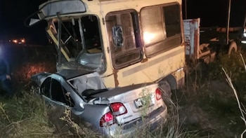 Tragedia en Corrientes: tres muertos por un choque frontal entre un auto y un camión