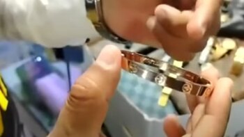 Rolex y pulseras Cartier ‘bambas’