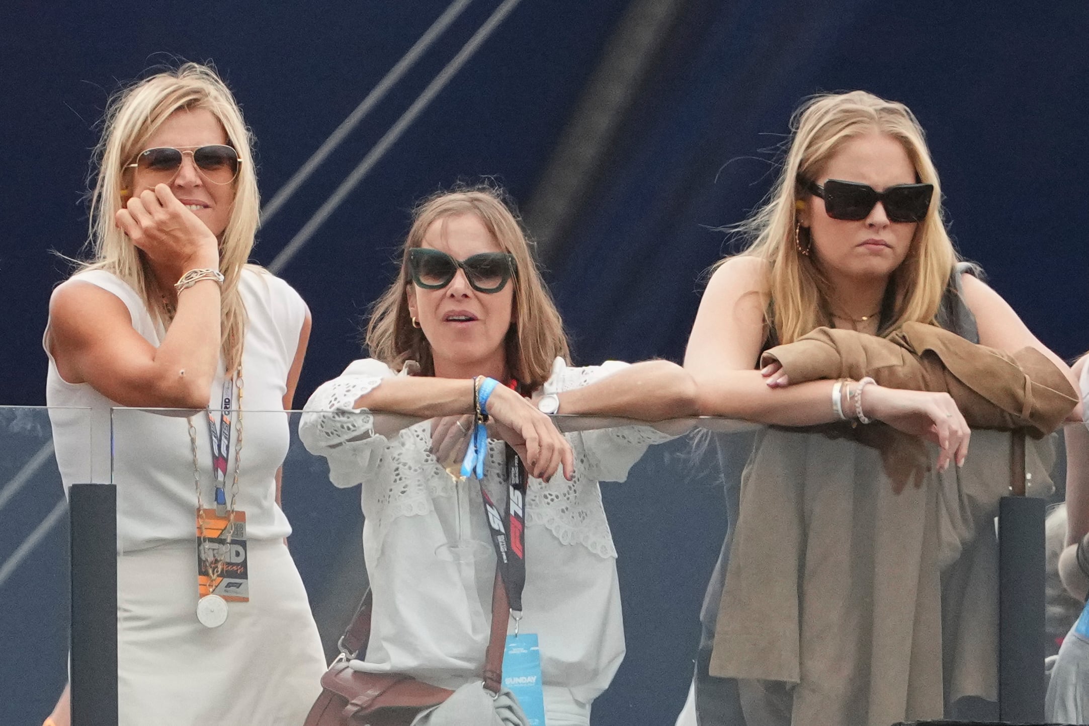 Máxima, a la izquierda, junto a la princesa Amalia, a la derecha, observando el Gran Premio de Países Bajos, en la ciudad dde Zandvoort (AP Photo/Peter Dejong)