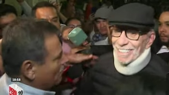 Ricardo Belmont reapareció al promediar las 6 de la noche en su local partidiario.