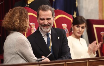 03/02/2020 (I-D) La presidenta del Congreso, Meritxell Batet; el Rey Felipe VI; y la Reina Letizia, en el Congreso de los Diputados durante la Solemne Sesión de Apertura de la XIV Legislatura, en Madrid (España), a 3 de febrero de 2020.
POLITICA
Eduardo Parra - Europa Press