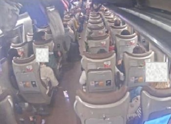 Momento en el que se produce el descarrilamiento del coche 6 del tren Iryo, captado por la cámara interior (CIAF)