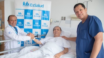 El paciente inició la ingesta de alimentos 72 horas después y logró caminar durante los primeros días de recuperación - Créditos: Essalud.