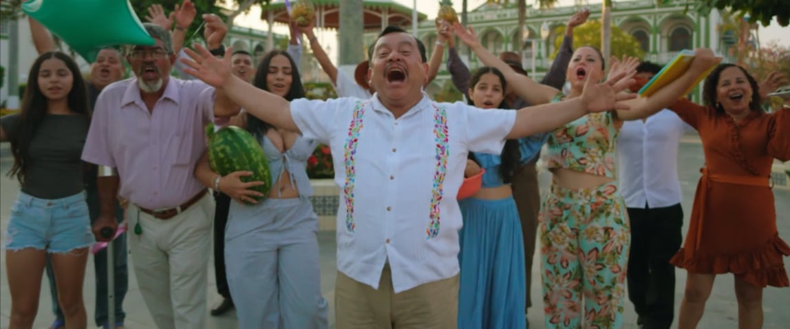 La película celebra momentos en los que México se une, como cuando la Selección Nacional gana, e invita a salir del cine con la certeza de abrazar las raíces. (Foto cortesía: Cinépolis Distribución)