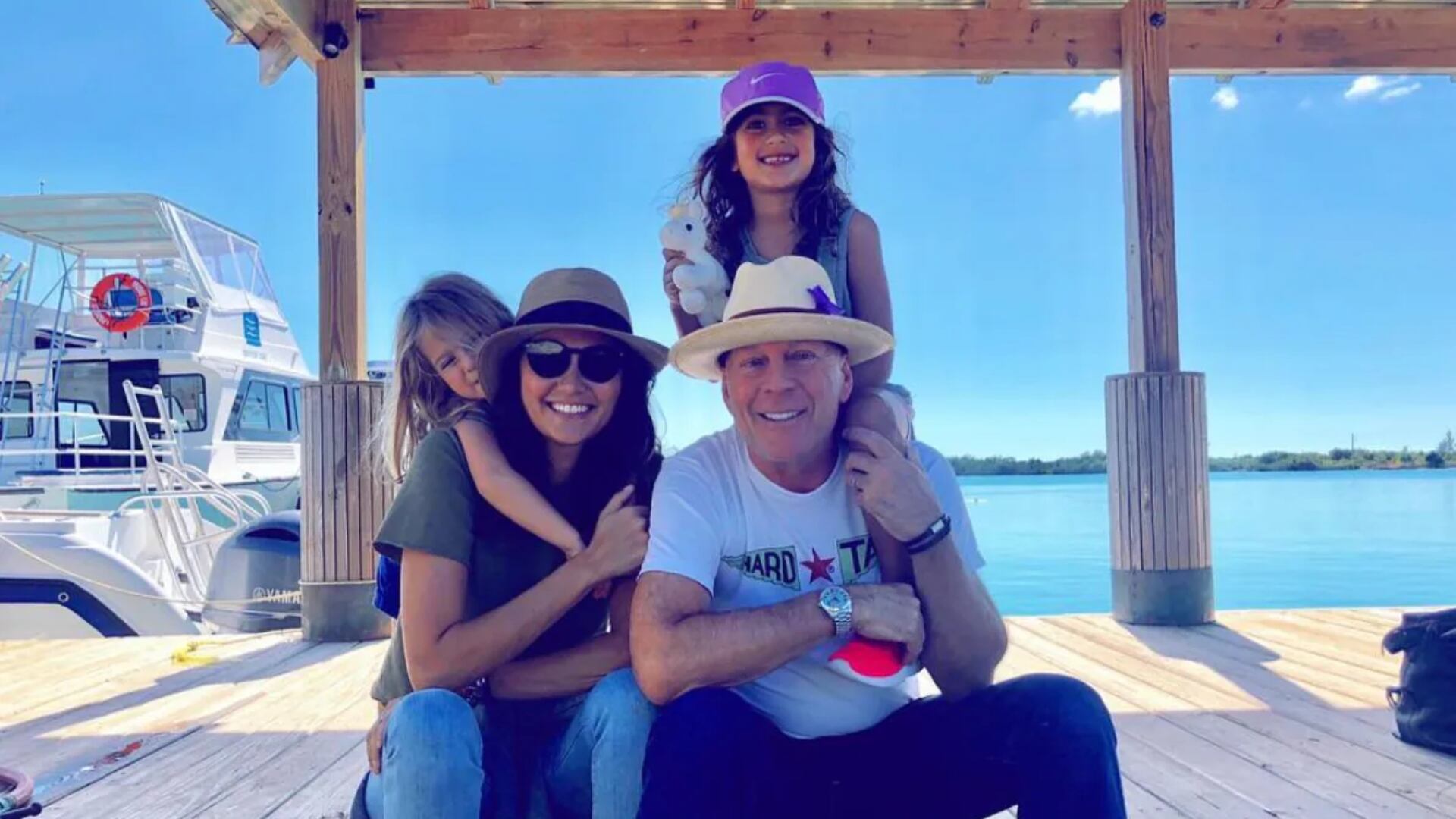 Emma contó que el ruido empeora la condición de su esposo, por lo que habían limitado las reuniones en el hogar. (Instagram Emma Heming Willis)