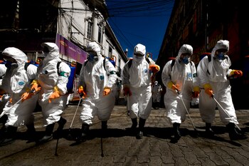 En octubre empieza la temporada de influenza y existen algunas razonables suposiciones de que podríamos tener también un repunte de COVID-19 (Foto: Europa Press)