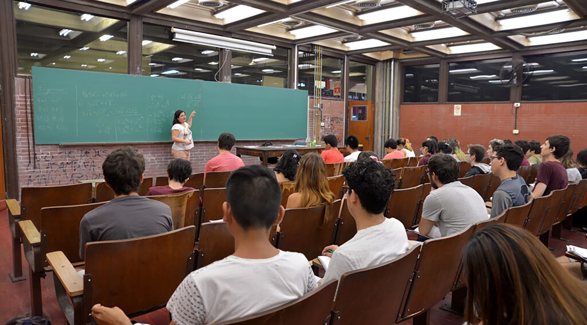 Alrededor del 70% de los docentes universitarios tienen puestos con dedicación simple