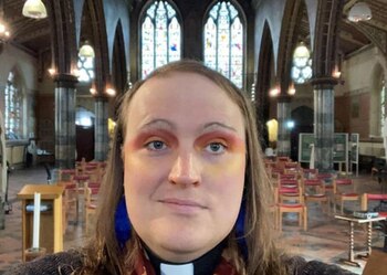 Una persona no binaria, de