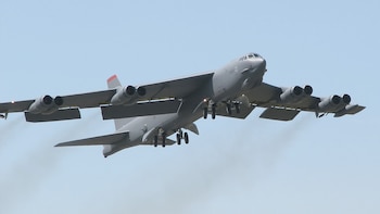 El B-52 cumplirá casi un siglo en servicio: por qué EEUU todavía no puede reemplazarlo