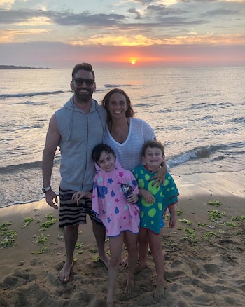 Jay con su marido brasileño,