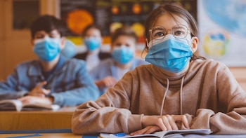 El tratamiento consiste en el