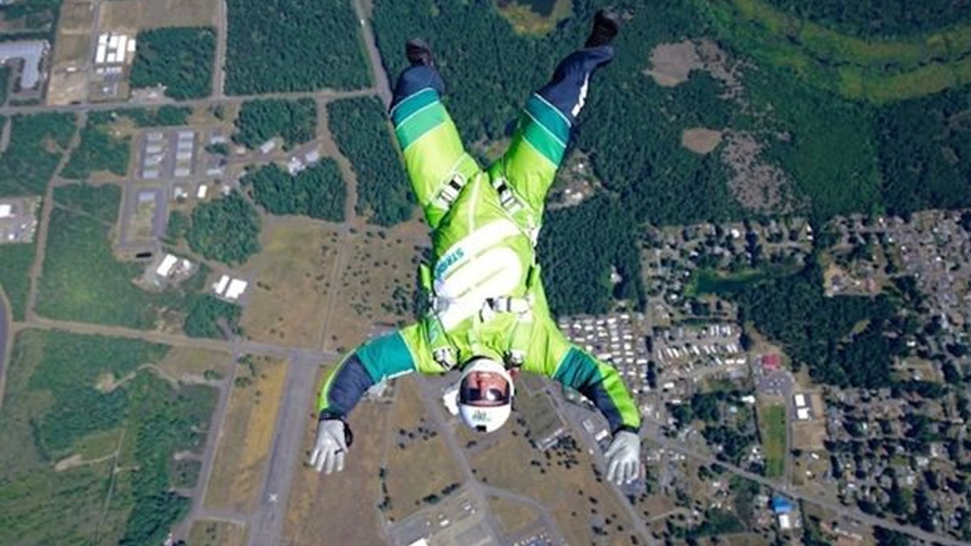 El deportista busca una alianza con una empresa privada del sector aeroespacial para desarrollar la tecnología necesaria - Luke Aikins