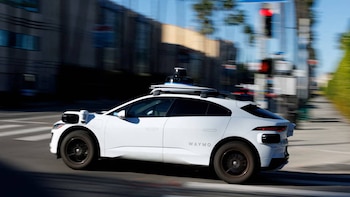Waymo suspende los viajes en autopistas en San Francisco y Los Ángeles