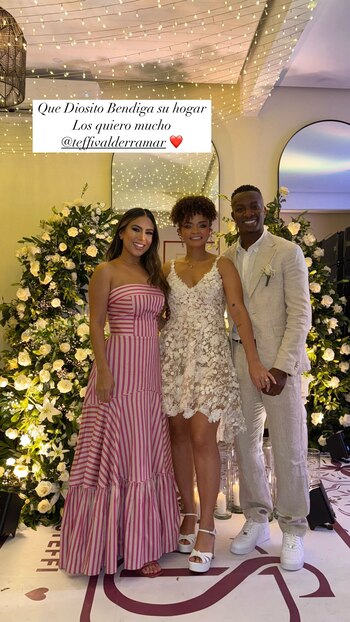 Al fondo del salón se