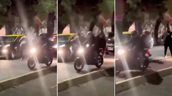 El motoquero atropellado por taxistas