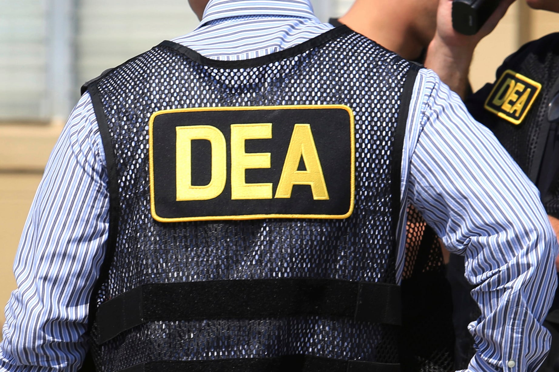 Agentes de la Administración de Control de Drogas de Estados Unidos, el 13 de junio de 2016, en Florida (Joe Burbank/Orlando Sentinel vía AP, Archivo)