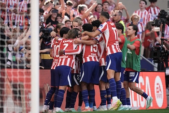 El Atleti quiere imponerse ante el grande de la Premier League. (AP Foto/Bernat Armangue)