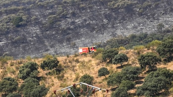 Última hora de los incendios en España, en directo | El Gobierno declara la emergencia nacional en Madrid y Ávila, donde el fuego está fuera de capacidad de extinción