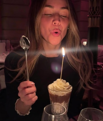 Estuvo rodeada de sus seres queridos durante el festejo.