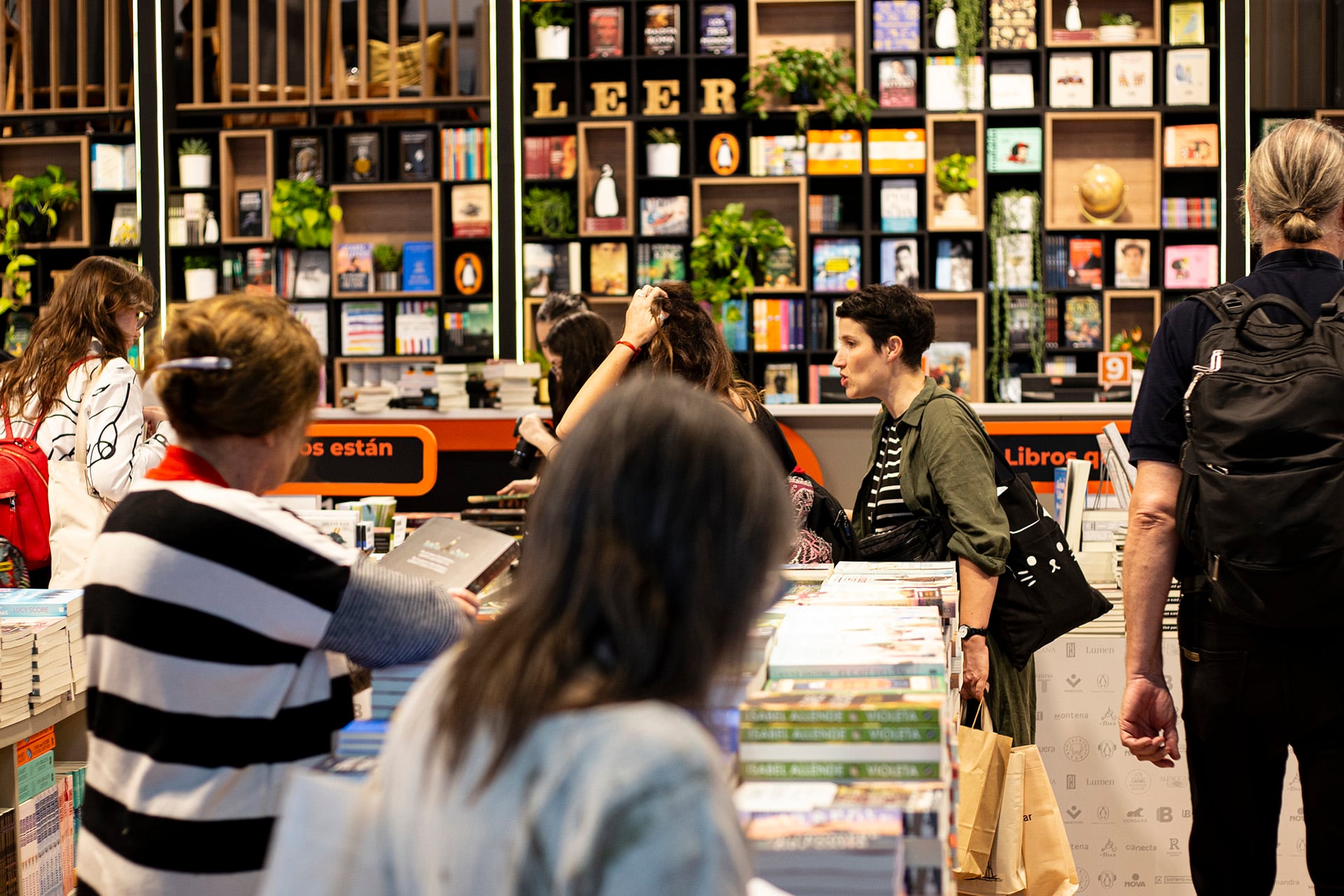 La ministra Sandra Pettovello presentó el Chequelibro, un bono para estudiantes, durante la apertura de la 50ª Feria Internacional del Libro de Buenos Aires. (Seba Motta - Fundación El Libro)