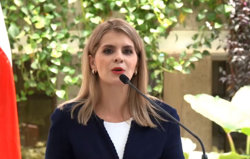 La presidenta Laura Fernández durante la conferencia semanal en Casa Presidencial, donde anunció el plan integral contra el contrabando y la evasión fiscal (Cortesía: Presidencia CR).