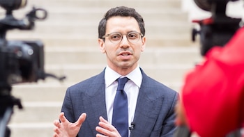 Hijo de migrante colombiana quiere