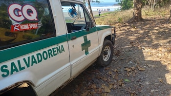 Protección Civil reporta cuatro muertes por ahogamiento durante la Semana Santa en playas, pozas y lagos de El Salvador. (Foto cortesía Cruz Verde Salvadoreña)