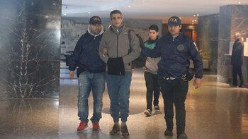 Roberto Baratta al ser detenido en el caso Cuadernos en 2018 (Gustavo Gavotti)