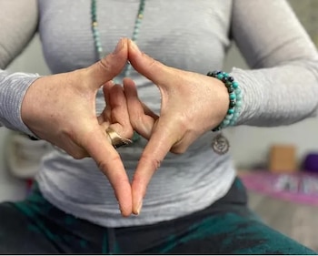 Los mudras, gestos realizados con