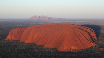 Uluru deja atrás la escalada y apuesta por un turismo que incorpora la voz Anangu