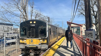 Cómo pueden movilizarse los usuarios si los trabajadores del ferrocarril de Long Island inician una huelga