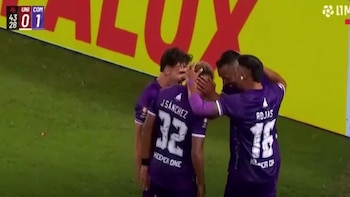 Gol de Jhon Sánchez tras desatención de Universitario para el 1-0 de Comerciantes Unidos en duelo por Torneo Clausura 2026