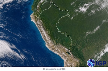 Vista satelital del mapa de Perú con límite fronterizo blanco, océano Pacífico y el logotipo del Instituto Geofísico del Perú.