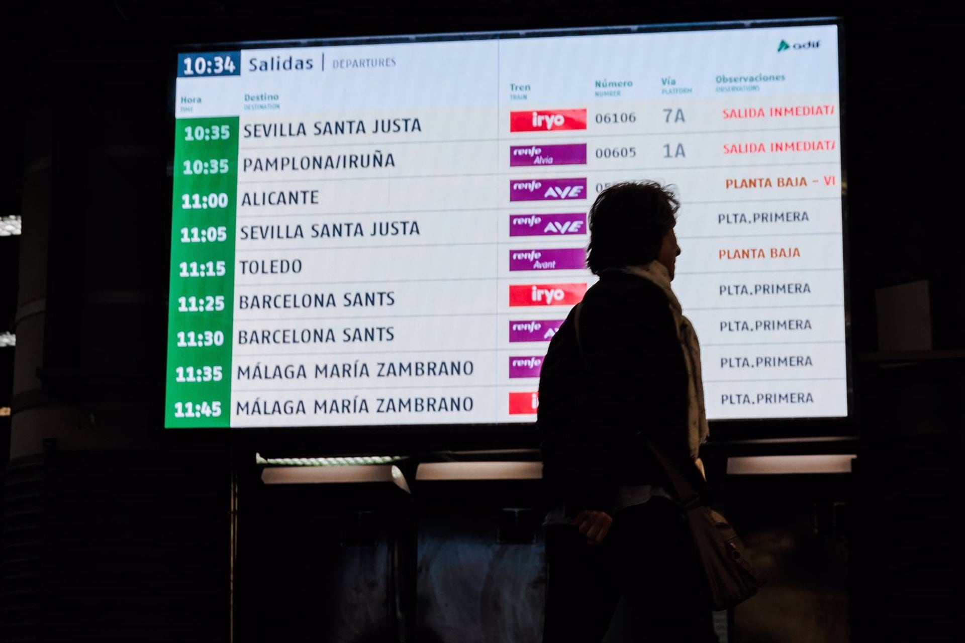 Pasajeros en la estación de tren de Atocha. (Europa Press)