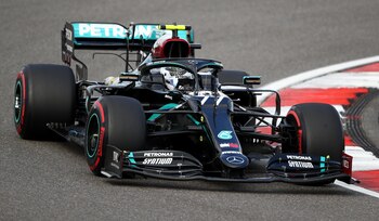 Valtteri Bottas se quedó con la pole position en el Gran Premio de Eifel (REUTERS)