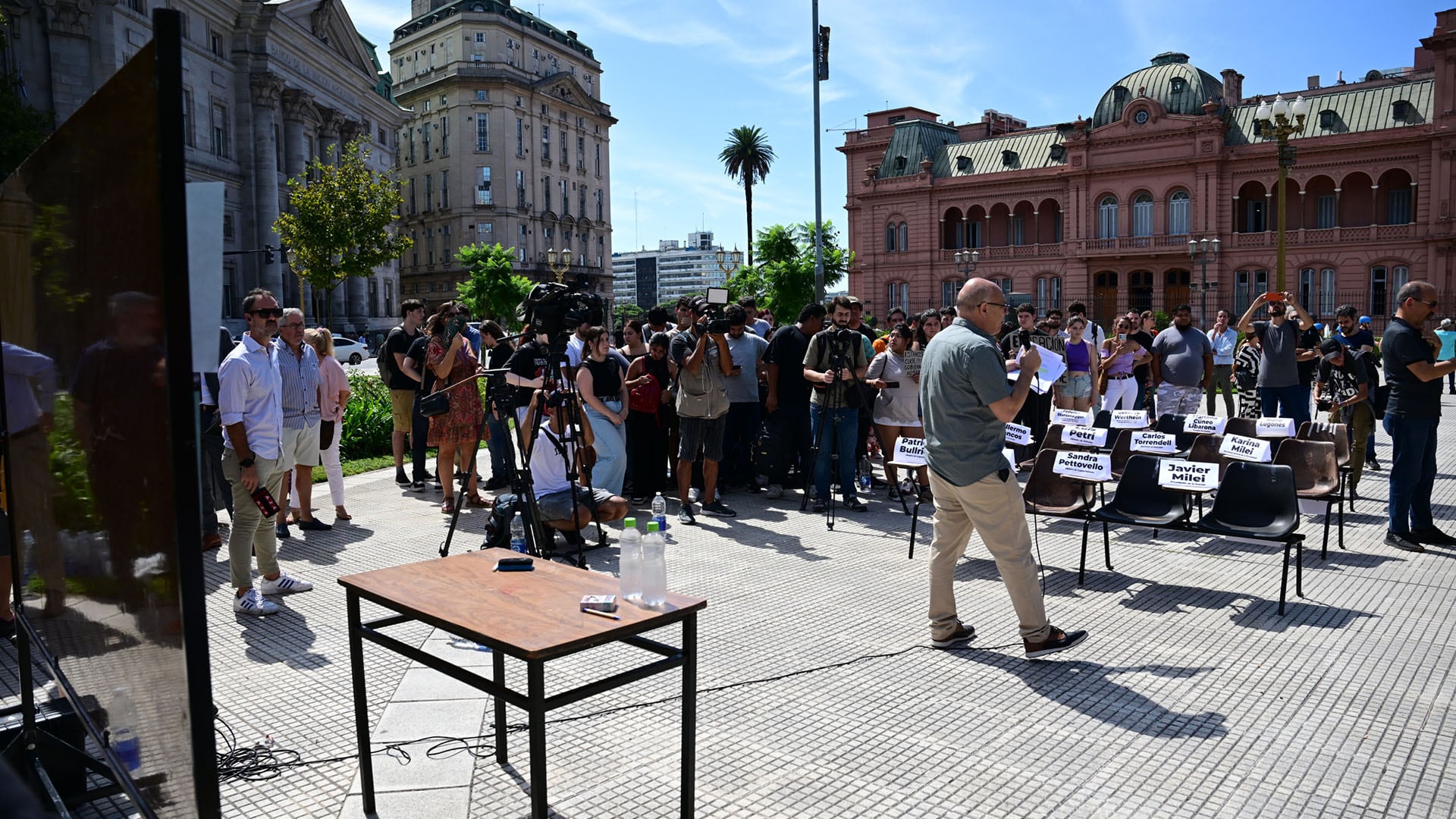 Los docentes de la UBA realizarán clases públicas en Plaza de Mayo y frente al Ministerio de Economía para reclamar la aplicación de la Ley de Financiamiento Universitario. (Maximiliano Luna)