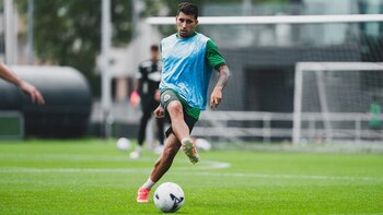 El colombiano Gustavo Puerta volvió a los entrenamientos con Racing de Santander en España: hay rumores de traspaso