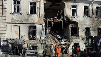 Al menos 15 muertos y casi un centenar de heridos en ataques rusos contra Kiev y otras dos ciudades ucranianas